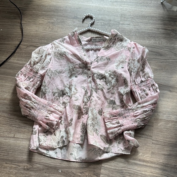 NWOT Alice + Olivia ILAN SMOCKED FLORAL LS BLOUSE Size M - Picture 6 of 10